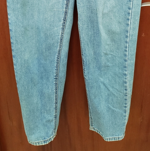 Liz Claiborne distressed mom's jeans. - Picture 2 of 11